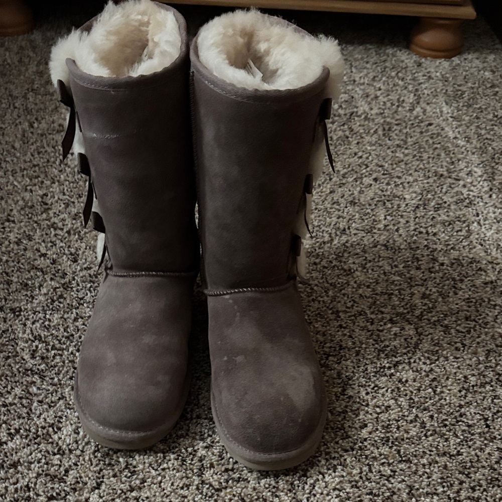 UGG Gray Winter Boots with Cream Lining